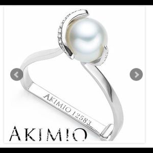 Akimio pearl and diamond ring